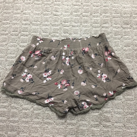 Adrene Loose Summer Shorts - Picture 2 of 4